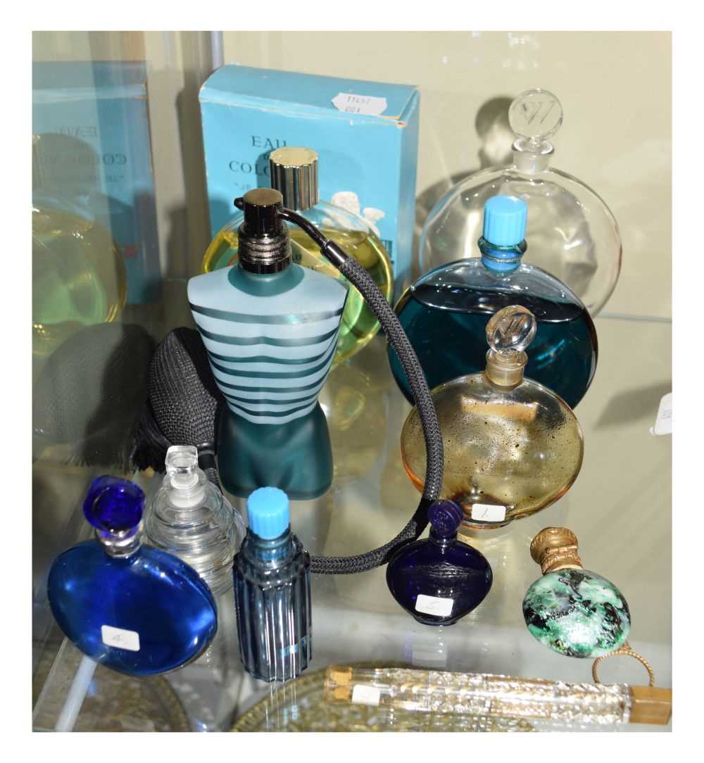 Lot 422 - Quantity of perfume bottles to include Lalique for Worth, 'Je Reviens'