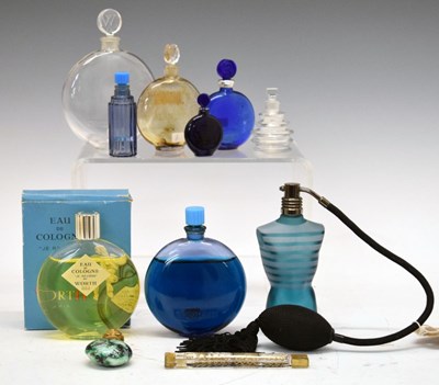 Lot 422 - Quantity of perfume bottles to include Lalique for Worth, 'Je Reviens'