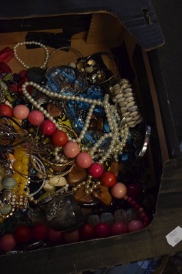 Lot 87 - Large quantity of costume jewellery
