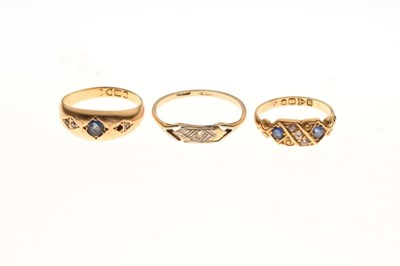 Lot 36 - Late Victorian 18ct gold diamond and sapphire ring, Chester 1900