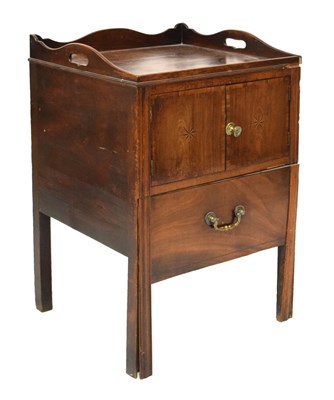 Lot 533 - 19th Century mahogany tray top commode