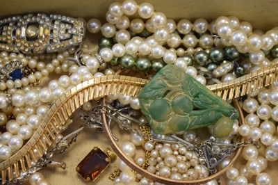 Lot 90 - Assorted costume jewellery
