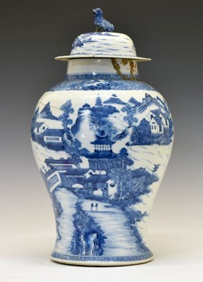 Lot 272 - Chinese vase