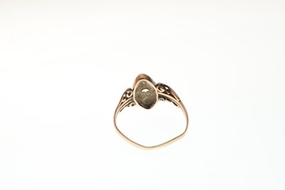 Lot 10 - Gold stone set ring