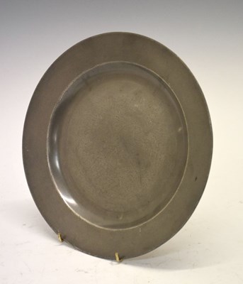 Lot 317 - 18th Century pewter plate