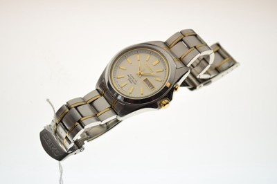 Lot 102 - Seiko - Gentleman's Kinetic water resist 50M stainless steel wristwatch