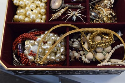 Lot 81 - Quantity of costume jewellery