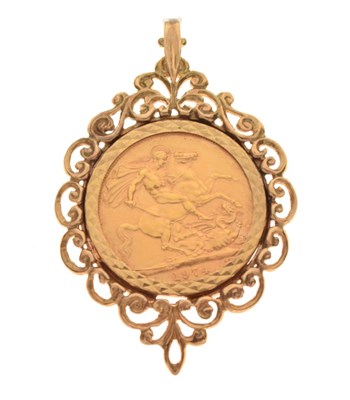 Lot 48 - 1974 sovereign in a 9ct gold pendant mount