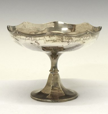 Lot 195 - George V silver bowl on pedestal base with engraved inscription