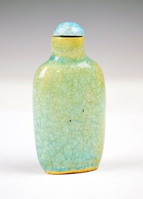 Lot 242 - Chinese crackleware snuff bottle