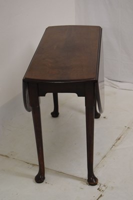 Lot 677 - Mid 18th Century mahogany drop leaf table