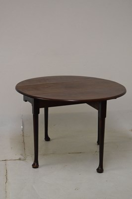 Lot 677 - Mid 18th Century mahogany drop leaf table