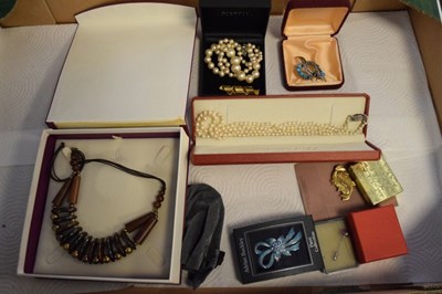 Lot 82 - Quantity of costume jewellery