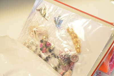 Lot 86 - Quantity of costume jewellery