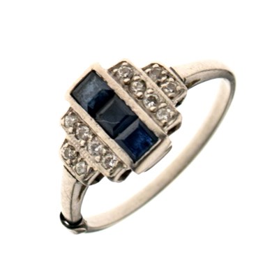 Lot 15 - Platinum Art Deco-style sapphire and diamond cluster ring