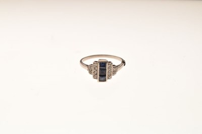 Lot 15 - Platinum Art Deco-style sapphire and diamond cluster ring