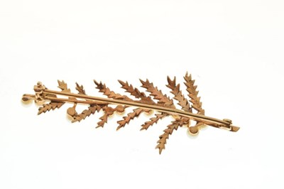 Lot 74 - 9ct gold foliate design bar brooch set freshwater pearls