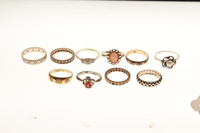 Lot 41 - Ten assorted dress rings to include four gold examples