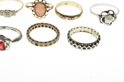 Lot 41 - Ten assorted dress rings to include four gold examples