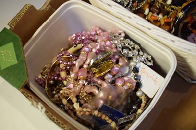Lot 90 - Quantity of costume jewellery