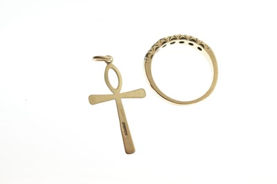 Lot 54 - 9ct gold bracelet, 9ct gold Ankh pendant, and a yellow metal dress ring
