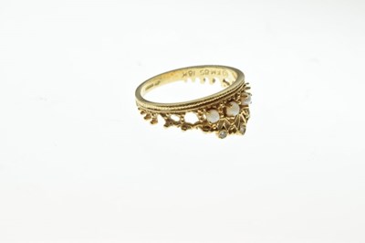 Lot 17 - 18ct gold 'tiara' dress ring
