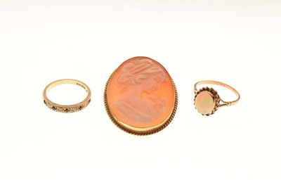 Lot 58 - Two 9ct gold gem-set rings and a 9ct gold shell cameo brooch