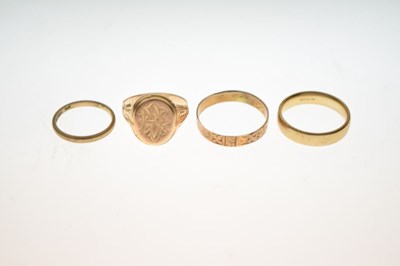 Lot 20 - Three 9ct gold wedding bands, and a 15ct gold signet ring