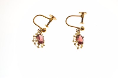 Lot 30 - Bar brooch set three opals, unmarked, 3.4g gross approx, plus a pair of gem set drop earrings