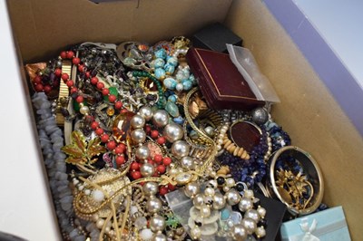 Lot 73 - Quantity of costume jewellery