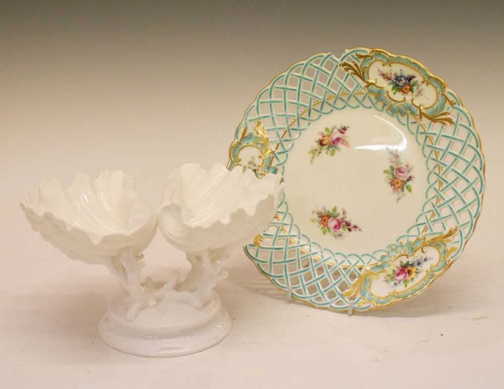 Lot 327 - Wedgwood Shell salt and cabinet  plate