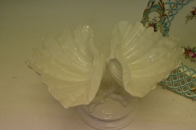 Lot 327 - Wedgwood Shell salt and cabinet  plate