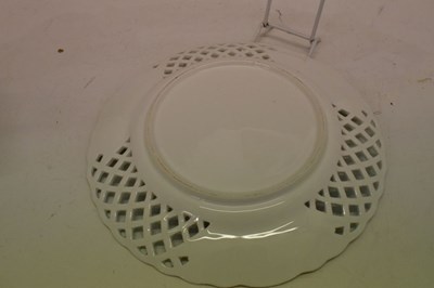 Lot 327 - Wedgwood Shell salt and cabinet  plate