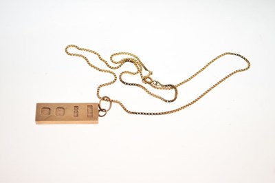 Lot 35 - 9ct gold ingot with 9ct gold box-link chain