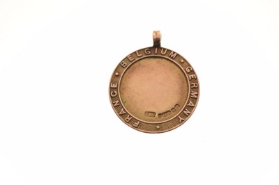 Lot 41 - World War I 9ct gold fob