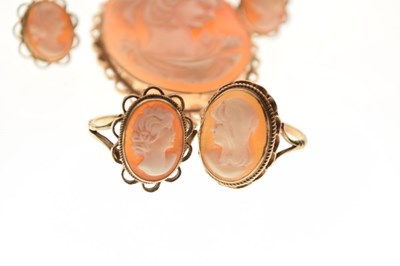 Lot 60 - Assorted group of 9ct gold shell Cameo jewellery