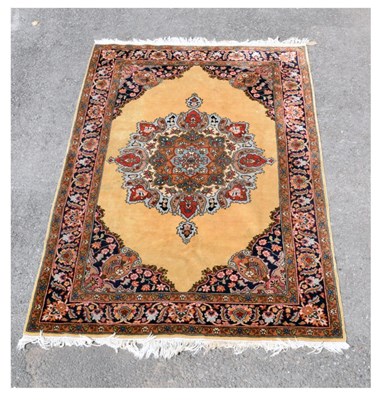 Lot 464 - Persian style wool rug