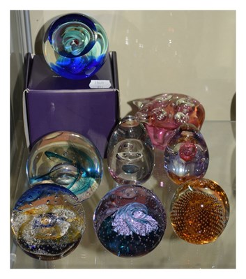 Lot 472 - Collection of late 20th Century glass paperweights, to include Caithness, etc