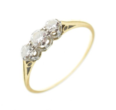 Lot 12 - Three-stone diamond ring