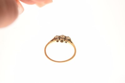 Lot 4 - Three stone diamond ring