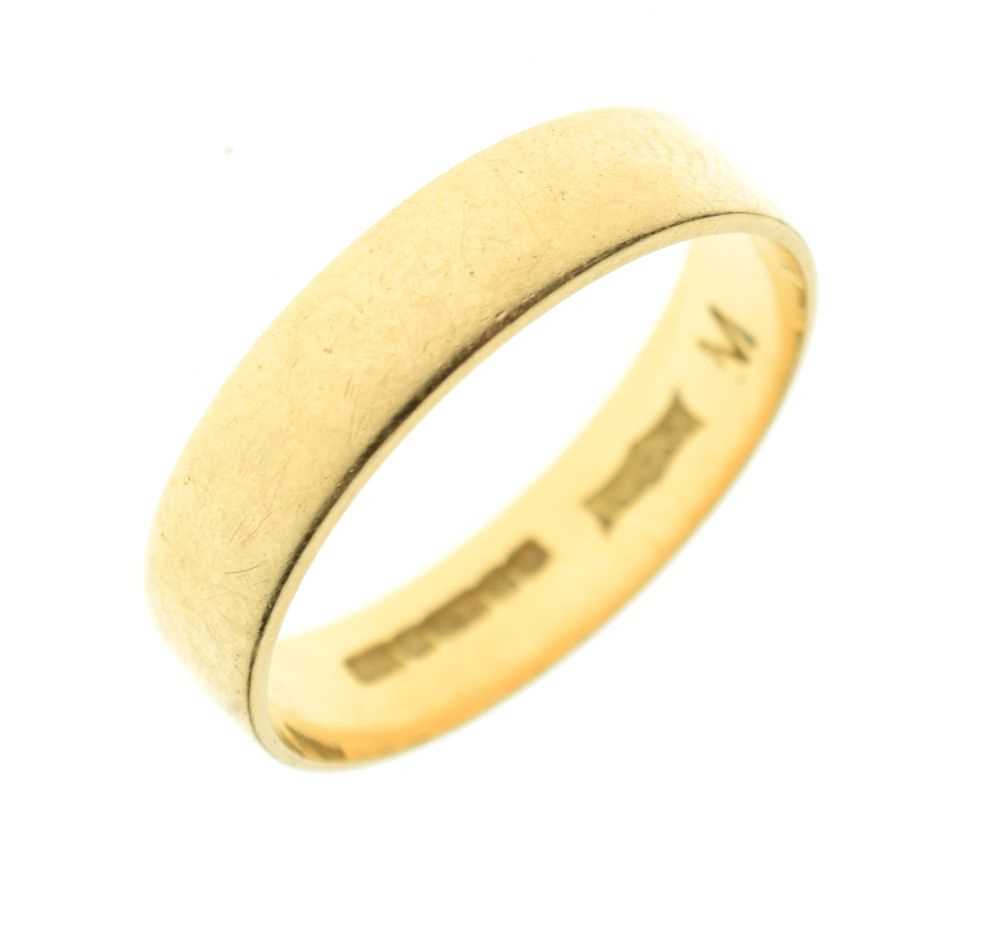 Lot 24 - 18ct gold wedding band, 3g approx
