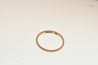 Lot 29 - 9ct gold wedding band, size N