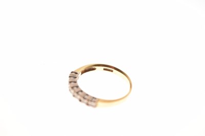 Lot 2 - 18ct gold seven stone diamond ring