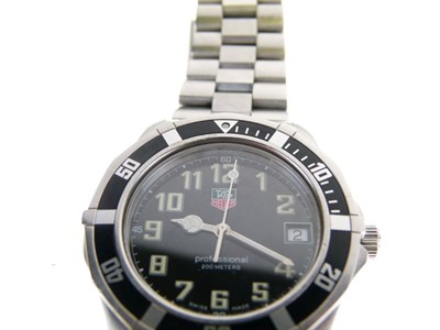 Lot 71 - Tag Heuer - Gentleman's Professional 200 stainless steel wristwatch