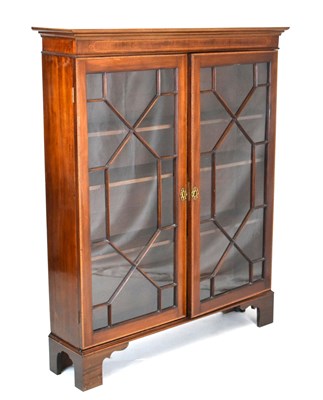 Lot 529 - 20th Century mahogany bookcase/cabinet