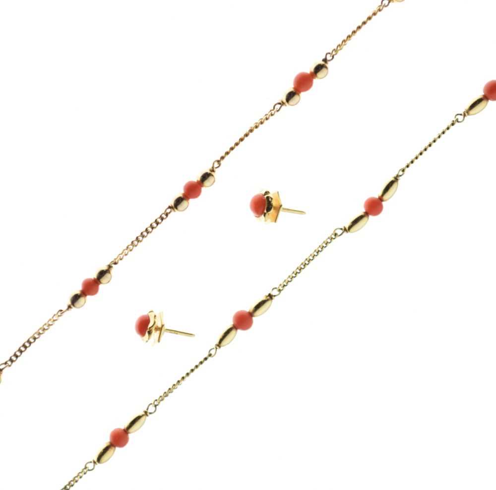 Lot 58 - 9ct gold coral set jewellery