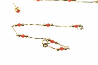 Lot 58 - 9ct gold coral set jewellery