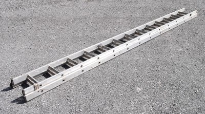 Lot 761 - Aluminium extending ladder in two sections