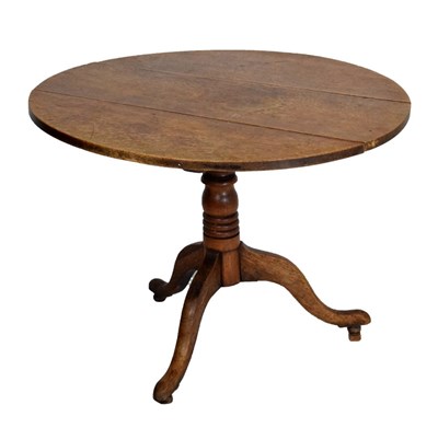 Lot 583 - Oak tilt-top pedestal table