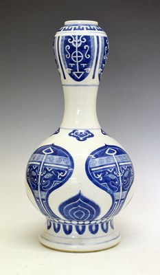 Lot 298 - Chinese blue and white porcelain garlic-head vase